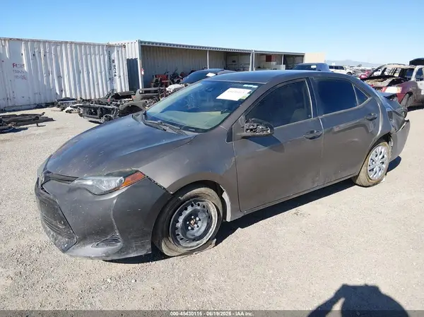 5YFBURHEXHP732820 2017 TOYOTA COROLLA - Image 2