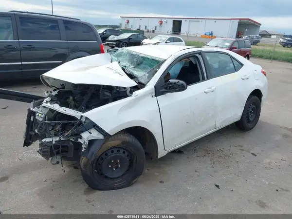 5YFBURHEXHP733823 2017 TOYOTA COROLLA - Image 2