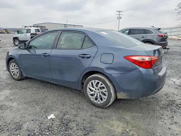 5YFBURHEXHP735054 2017 TOYOTA COROLLA - Image 2