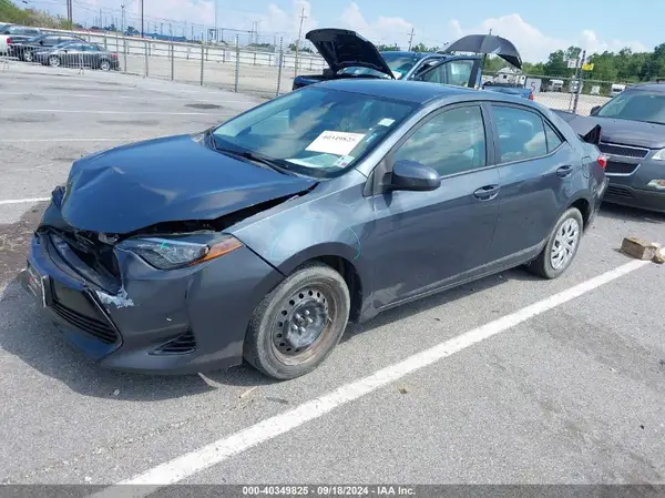 5YFBURHEXHP737645 2017 TOYOTA COROLLA - Image 2
