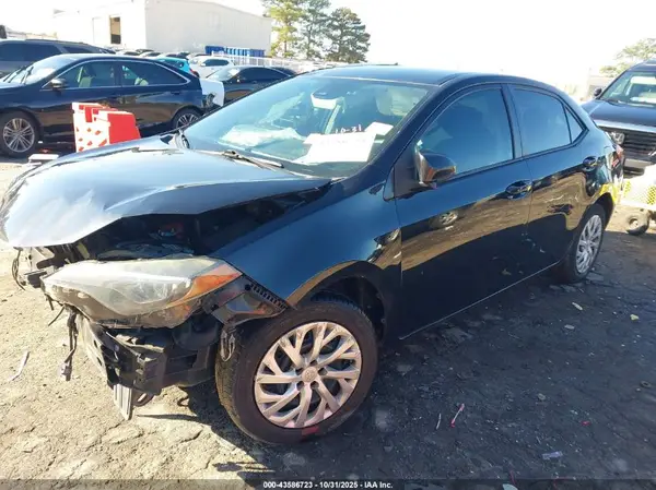 5YFBURHEXHP737807 2017 TOYOTA COROLLA - Image 2