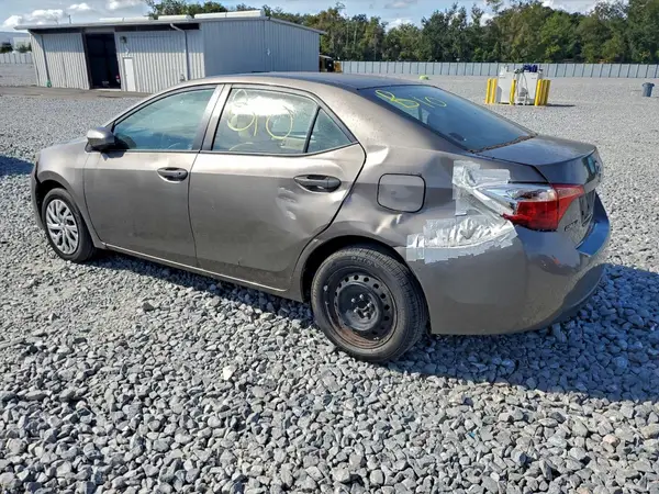 5YFBURHEXJP738526 2018 TOYOTA COROLLA - Image 2