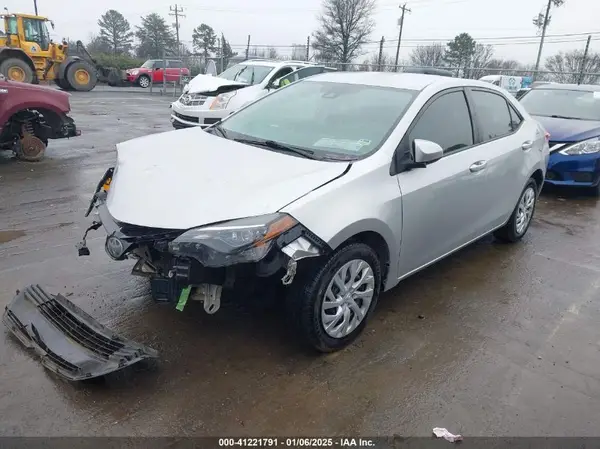 5YFBURHEXJP739935 2018 TOYOTA COROLLA - Image 2