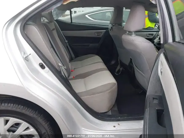 5YFBURHEXJP739935 2018 TOYOTA COROLLA - Image 8
