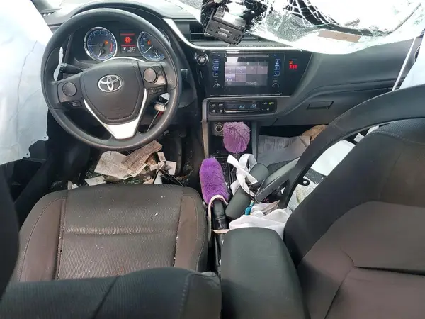 5YFBURHEXJP741295 2018 TOYOTA COROLLA - Image 8