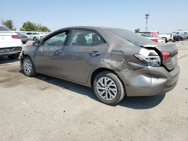 5YFBURHEXJP743810 2018 TOYOTA COROLLA - Image 2