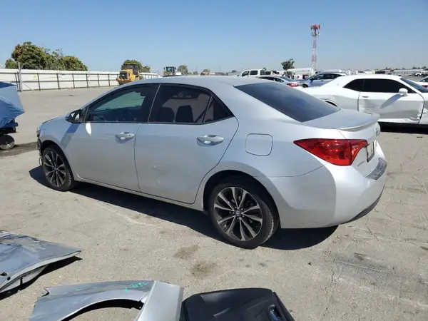 5YFBURHEXJP744214 2018 TOYOTA COROLLA - Image 2