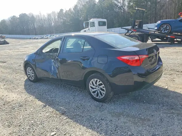5YFBURHEXJP744990 2018 TOYOTA COROLLA - Image 2