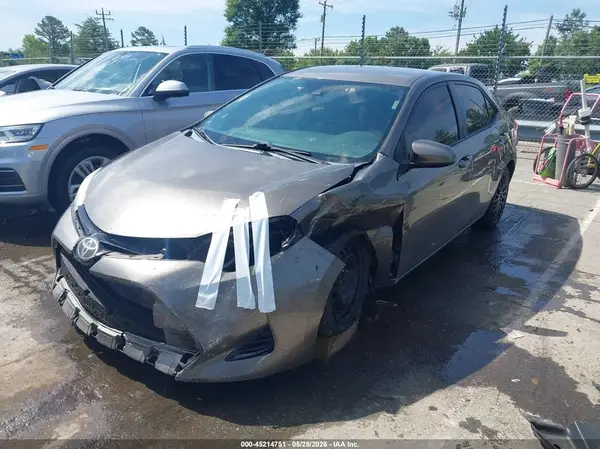 5YFBURHEXJP745122 2018 TOYOTA COROLLA - Image 2