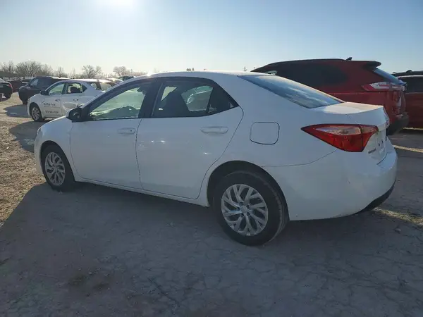 5YFBURHEXJP746531 2018 TOYOTA COROLLA - Image 2