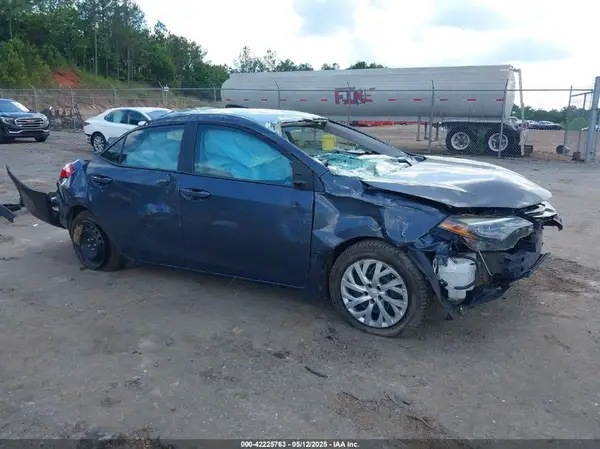 5YFBURHEXJP746786 2018 TOYOTA COROLLA - Image 1