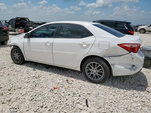 5YFBURHEXJP747159 2018 TOYOTA COROLLA - Image 2