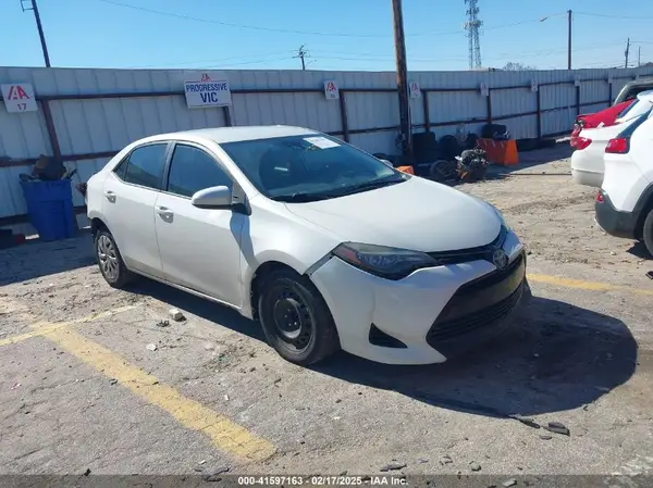 5YFBURHEXJP747579 2018 TOYOTA COROLLA - Image 1