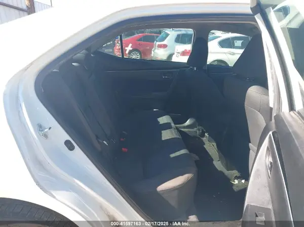 5YFBURHEXJP747579 2018 TOYOTA COROLLA - Image 8
