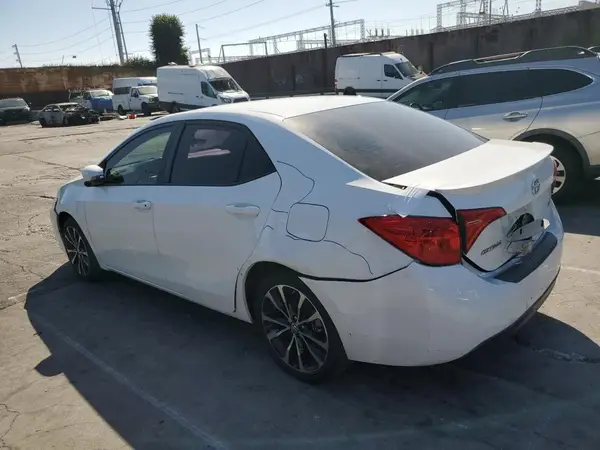 5YFBURHEXJP749123 2018 TOYOTA COROLLA - Image 2