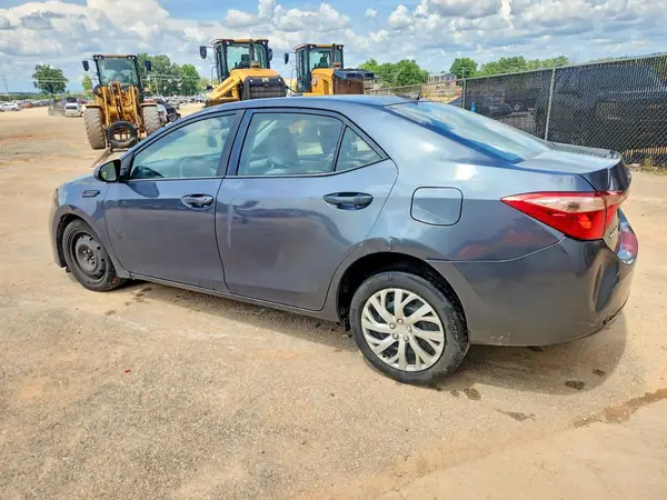 5YFBURHEXJP749672 2018 TOYOTA COROLLA - Image 2