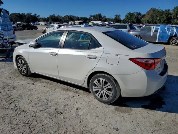 5YFBURHEXJP750501 2018 TOYOTA COROLLA - Image 2