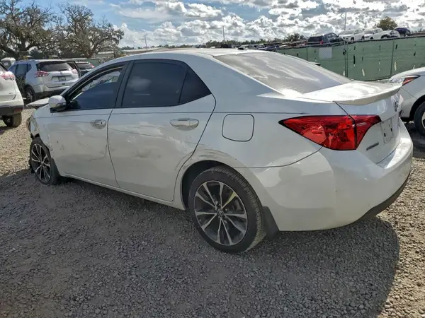 5YFBURHEXJP750515 2018 TOYOTA COROLLA - Image 2