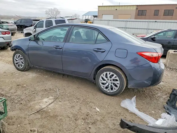 5YFBURHEXJP751924 2018 TOYOTA COROLLA - Image 2