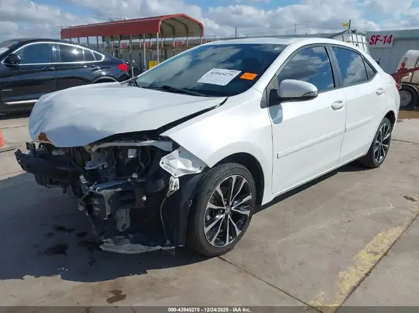 5YFBURHEXJP752331 2018 TOYOTA COROLLA - Image 2