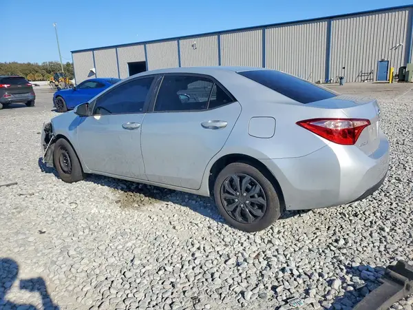 5YFBURHEXJP755598 2018 TOYOTA COROLLA - Image 2