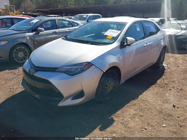 5YFBURHEXJP755648 2018 TOYOTA COROLLA - Image 2