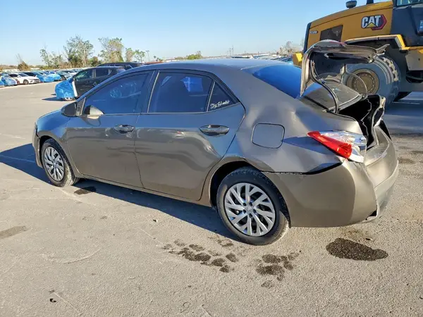 5YFBURHEXJP756699 2018 TOYOTA COROLLA - Image 2