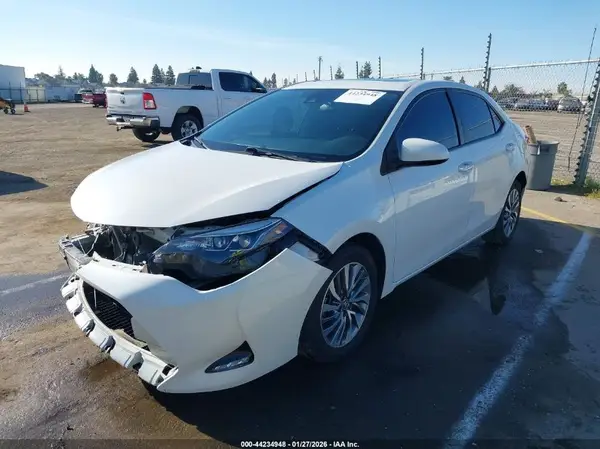 5YFBURHEXJP758176 2018 TOYOTA COROLLA - Image 2