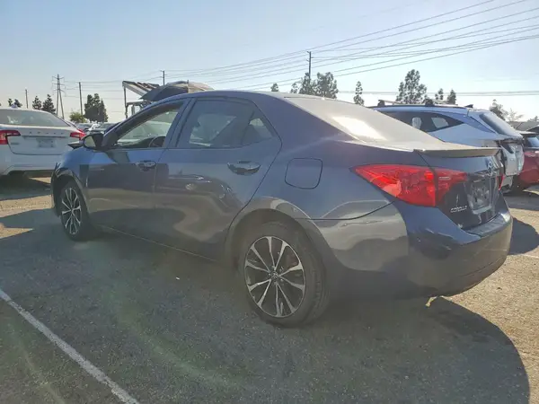 5YFBURHEXJP758565 2018 TOYOTA COROLLA - Image 2