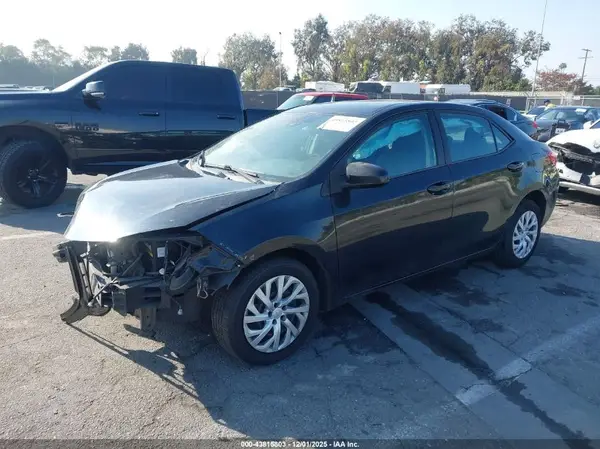 5YFBURHEXJP758646 2018 TOYOTA COROLLA - Image 2