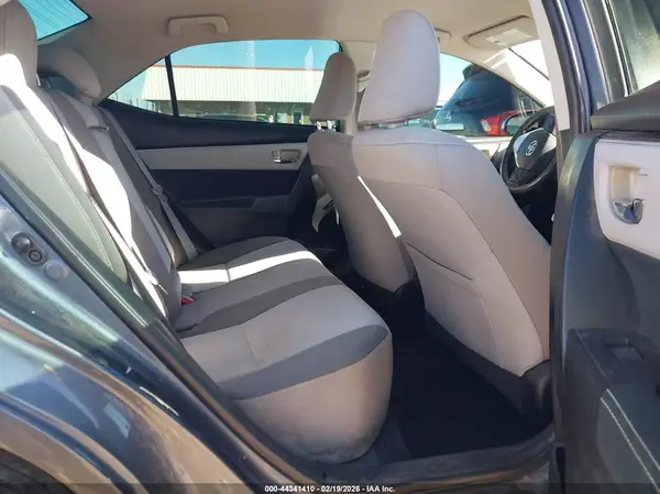 5YFBURHEXJP760123 2018 TOYOTA COROLLA - Image 8