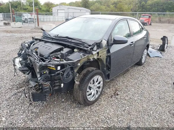 5YFBURHEXJP760414 2018 TOYOTA COROLLA - Image 2
