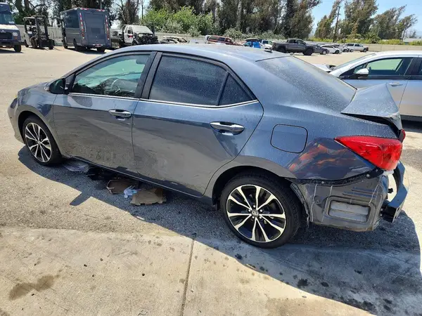 5YFBURHEXJP760669 2018 TOYOTA COROLLA - Image 2