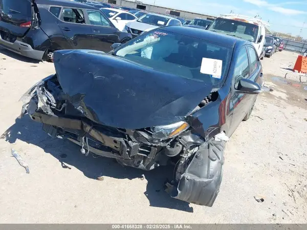 5YFBURHEXJP761241 2018 TOYOTA COROLLA - Image 2