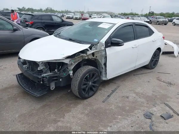 5YFBURHEXJP761899 2018 TOYOTA COROLLA - Image 2