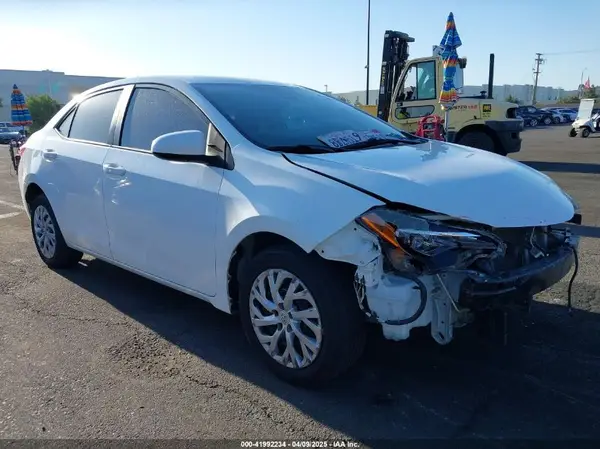 5YFBURHEXJP763863 2018 TOYOTA COROLLA - Image 1