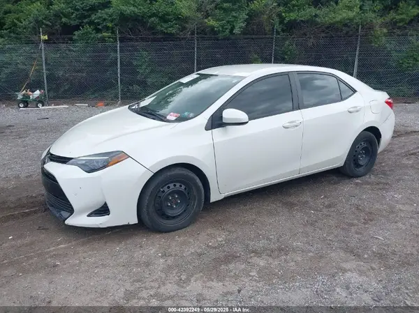 5YFBURHEXJP764494 2018 TOYOTA COROLLA - Image 2