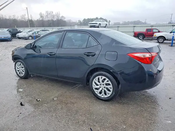 5YFBURHEXJP764818 2018 TOYOTA COROLLA - Image 2