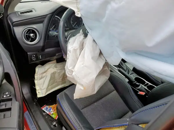5YFBURHEXJP764852 2018 TOYOTA COROLLA - Image 8