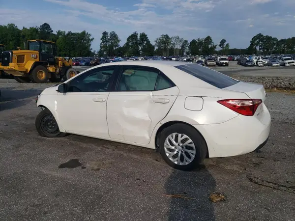 5YFBURHEXJP765483 2018 TOYOTA COROLLA - Image 2
