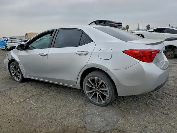 5YFBURHEXJP765824 2018 TOYOTA COROLLA - Image 2