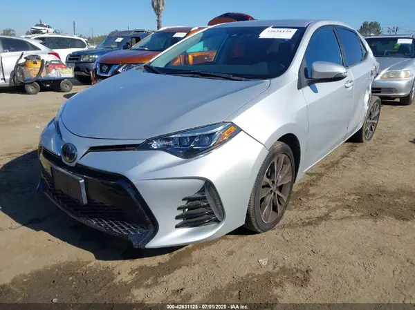5YFBURHEXJP767072 2018 TOYOTA COROLLA - Image 2