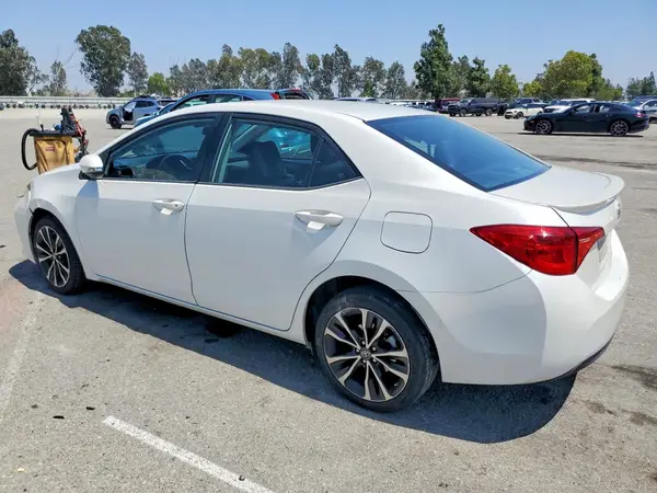 5YFBURHEXJP767122 2018 TOYOTA COROLLA - Image 2