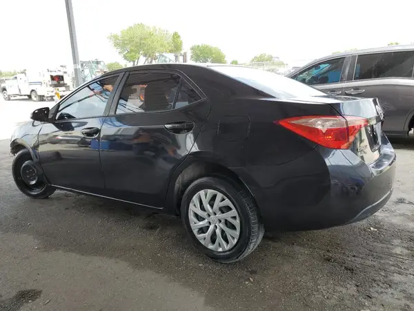 5YFBURHEXJP767413 2018 TOYOTA COROLLA - Image 2