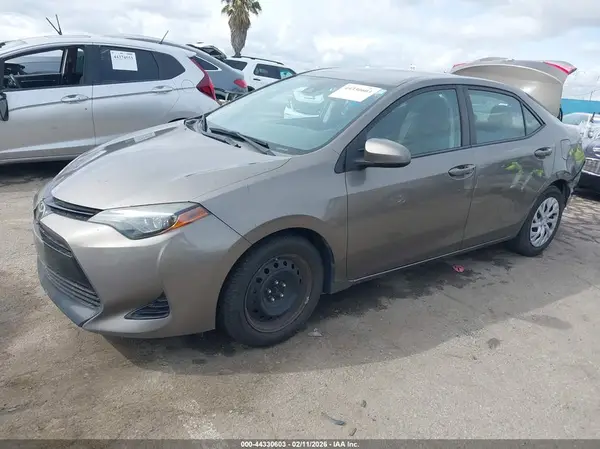 5YFBURHEXJP769145 2018 TOYOTA COROLLA - Image 2