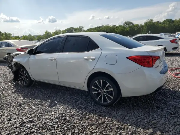 5YFBURHEXJP769971 2018 TOYOTA COROLLA - Image 2