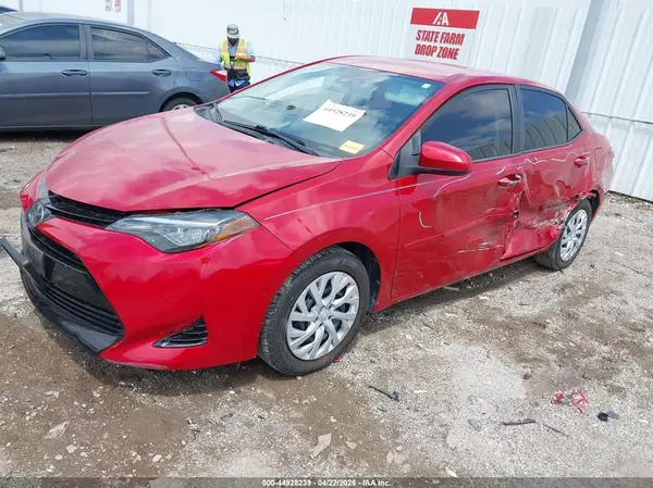 5YFBURHEXJP771137 2018 TOYOTA COROLLA - Image 2