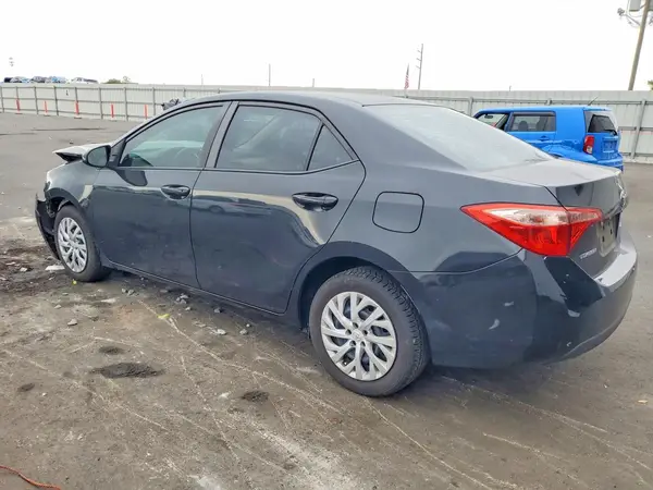 5YFBURHEXJP772742 2018 TOYOTA COROLLA - Image 2