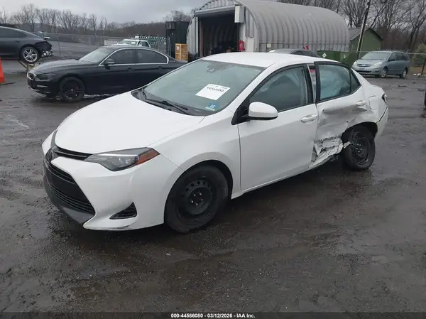 5YFBURHEXJP774314 2018 TOYOTA COROLLA - Image 2