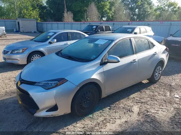 5YFBURHEXJP774734 2018 TOYOTA COROLLA - Image 2